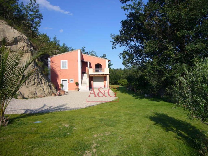 Villa in Vendita a Ascoli Piceno, 550'000€, 245 m²