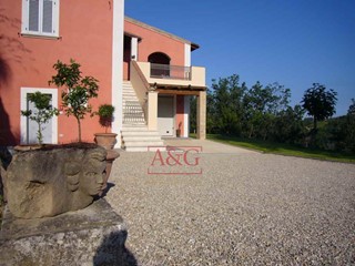 Villa in Vendita a Ascoli Piceno, 550'000€, 245 m²