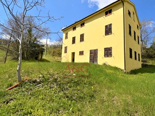 Rustico in Vendita a Montefalcone Appennino, 45'000€, 490 m²