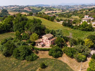 Rustico in Vendita a Belmonte Piceno, 410'000€, 500 m²