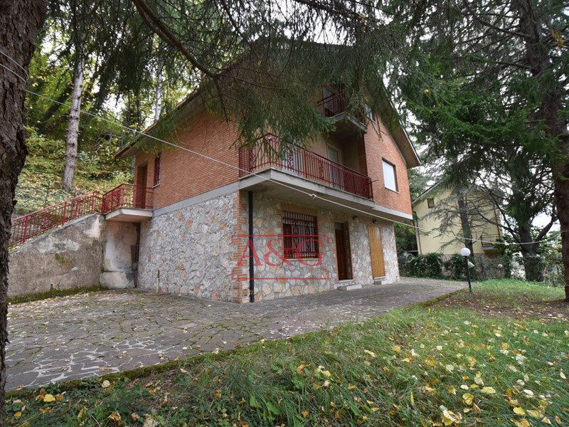Casa Indipendente in Vendita a Montefortino, 180'000€, 180 m²
