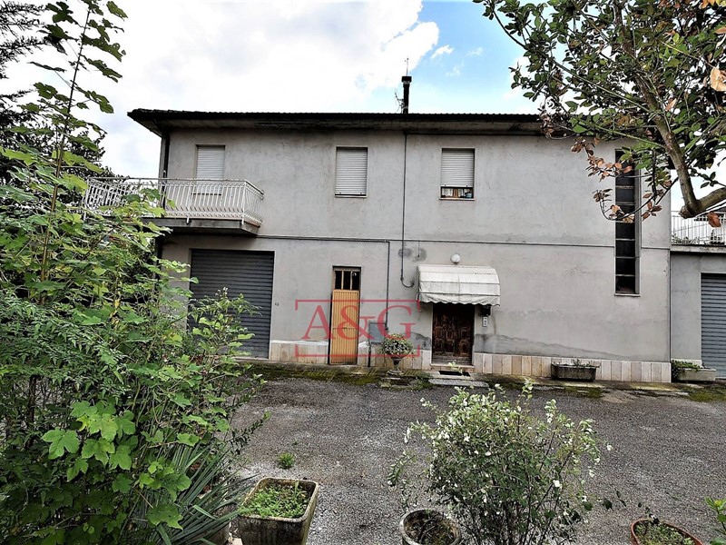 Casa Indipendente in Vendita a Amandola, 270'000€, 350 m²