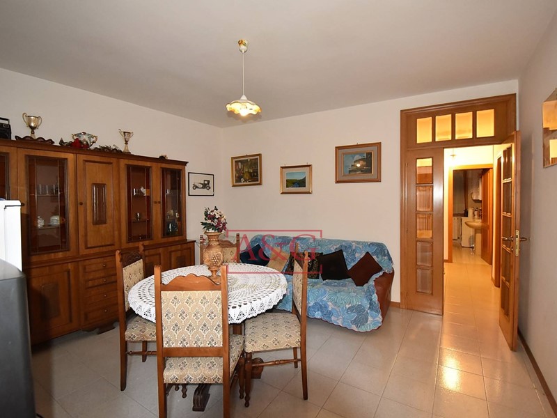 Appartamento in Vendita a Amandola, 60'000€, 130 m²