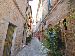 Casa Indipendente in Vendita a Monte Giberto, 43'000€, 193 m²