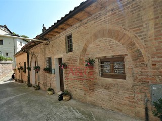 Casa Indipendente in Vendita a Amandola, 50'000€, 150 m²