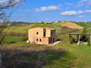 Rustico in Vendita a Rapagnano, 230'000€, 360 m²