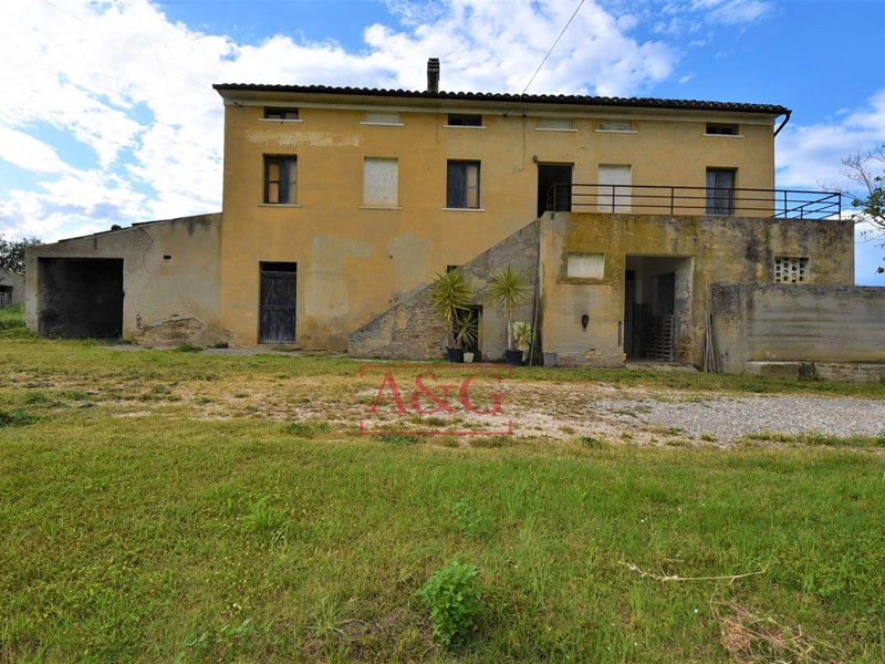 Rustico in Vendita a Sant'Elpidio a Mare, 170'000€, 310 m²