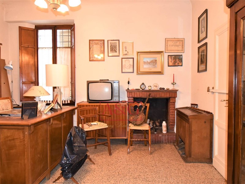 Casa Indipendente in Vendita a Amandola, 199'000€, 380 m²