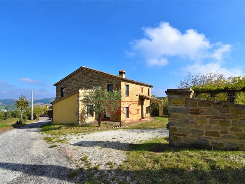 Rustico in Vendita a Gualdo, 270'000€, 255 m²