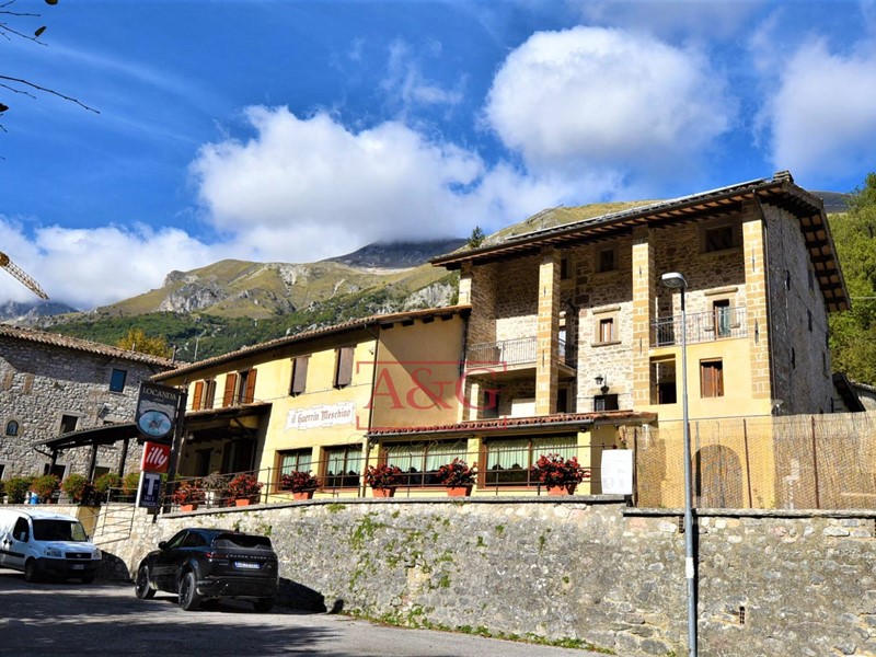 Appartamento in Vendita a Montemonaco, 1000 m²