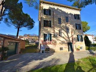 Villa in Vendita a Magliano di Tenna, 550'000€, 400 m²