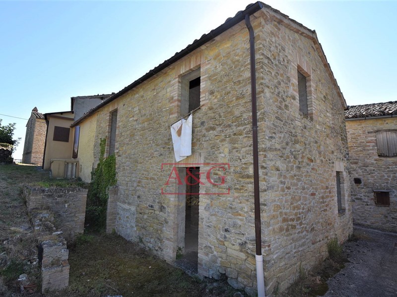Rustico in Vendita a Montefalcone Appennino, 120'000€, 140 m²