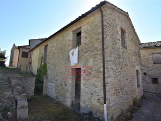 Rustico in Vendita a Montefalcone Appennino, 120'000€, 140 m²