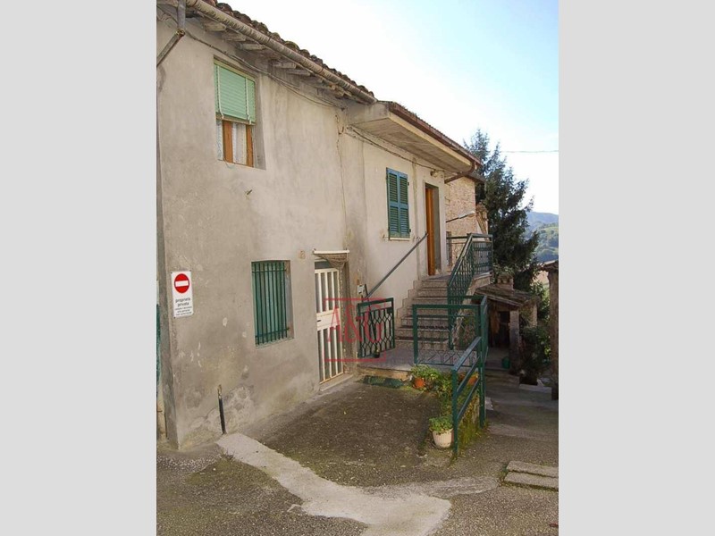 Casa Indipendente in Vendita a Amandola, 62'000€, 100 m²