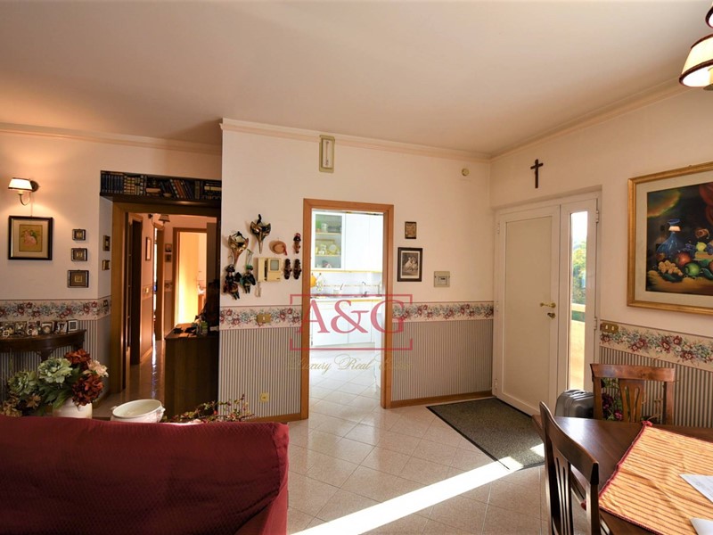 Appartamento in Vendita a Montefortino, 92'000€, 140 m²