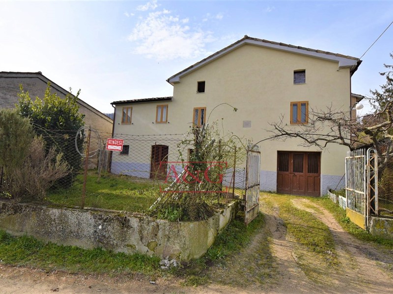 Casa Indipendente in Vendita a Amandola, 49'000€, 120 m²