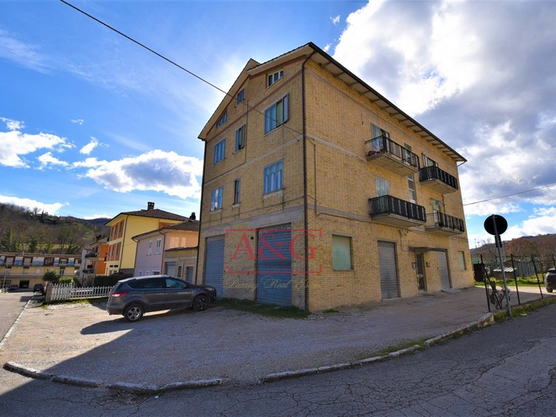 Appartamento in Vendita a Comunanza, 110'000€, 130 m²