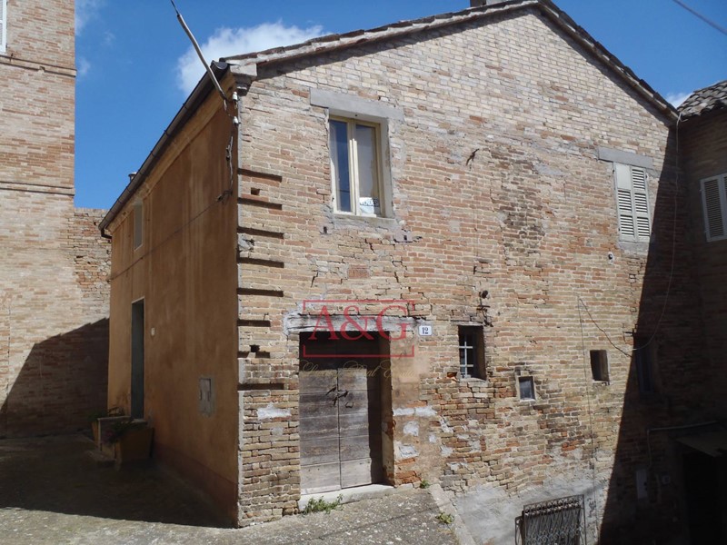 Casa Indipendente in Vendita a Falerone, 25'000€, 160 m²