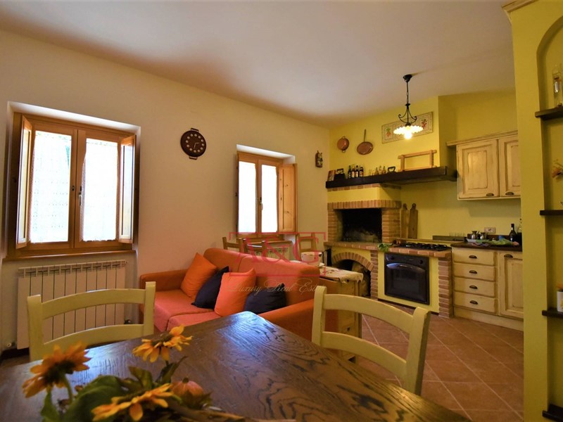 Quadrilocale in Vendita a Montefortino, 90'000€, 95 m²