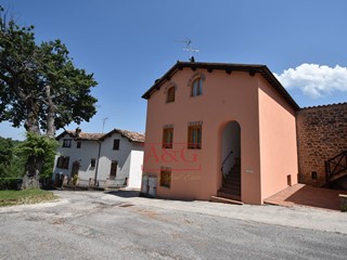 Quadrilocale in Vendita a Montefortino, 90'000€, 95 m²