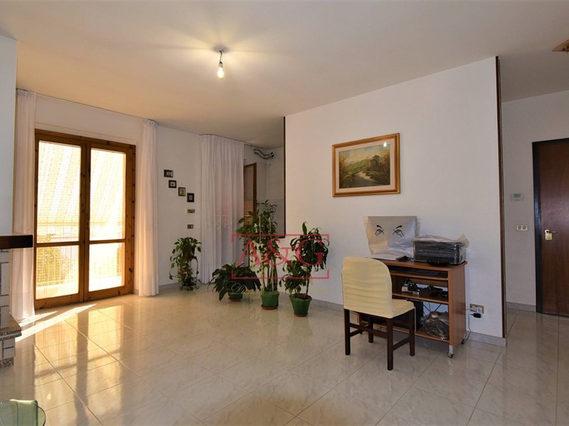 Appartamento in Vendita a Amandola, 118'000€, 130 m²