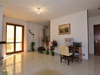 Appartamento in Vendita a Amandola, 118'000€, 130 m²