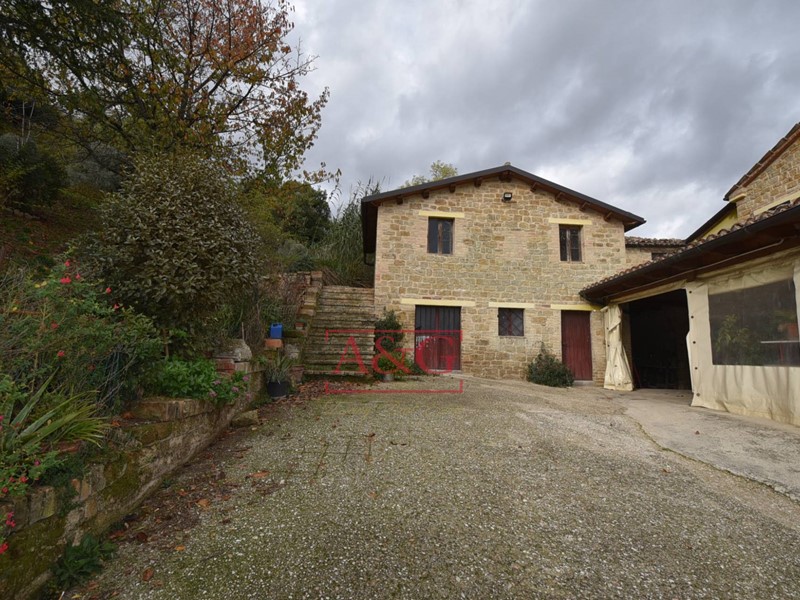 Rustico in Vendita a Penna San Giovanni, 290'000&euro;, 500 m²