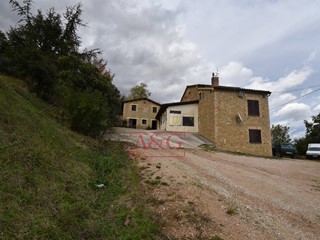 Rustico in Vendita a Penna San Giovanni, 290'000&euro;, 500 m²