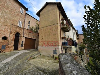 Casa Indipendente in Vendita a Amandola, 55'000€, 100 m²