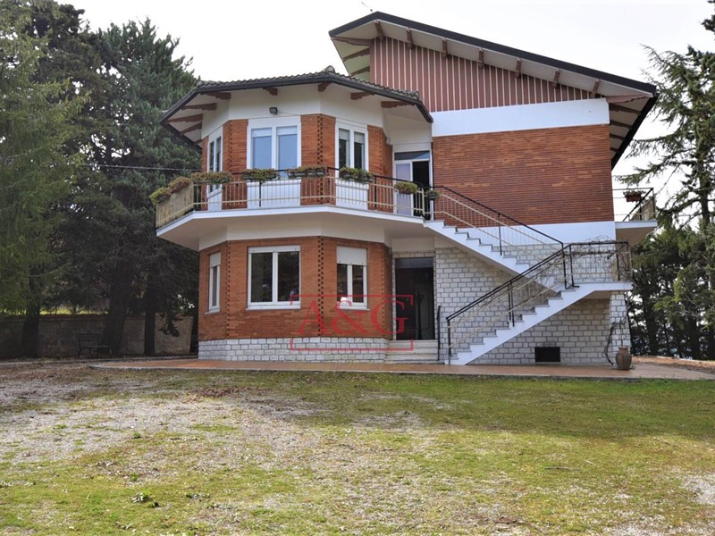 Casa Semi Indipendente in Vendita a Gualdo, 220'000€, 365 m²