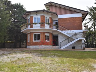 Casa Semi Indipendente in Vendita a Gualdo, 220'000€, 365 m²