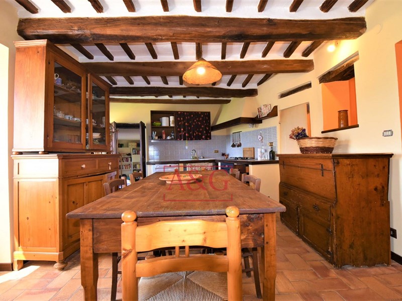 Casa Indipendente in Vendita a Amandola, 215'000€, 236 m²