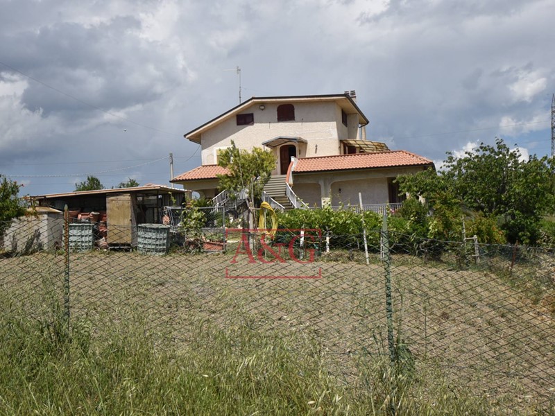 Villa in Vendita a Monteprandone, 345'000€, 753 m²