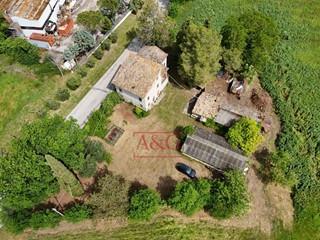 Casa Indipendente in Vendita a Penna San Giovanni, 210'000&euro;, 600 m²