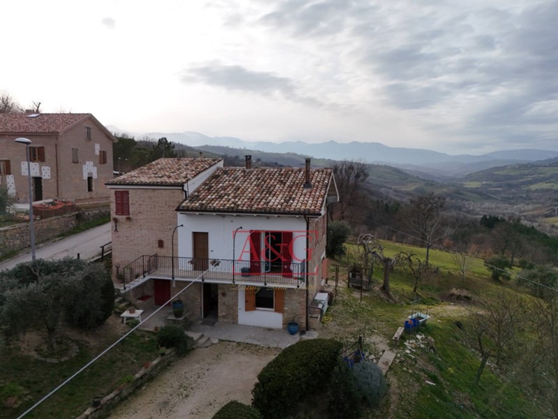 Rustico in Vendita a Monte San Martino, 250'000&euro;, 280 m²