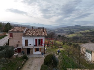 Rustico in Vendita a Monte San Martino, 250'000&euro;, 280 m²