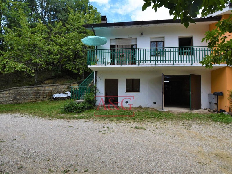 Villetta a schiera in Vendita a Montefalcone Appennino, 95'000€, 160 m²
