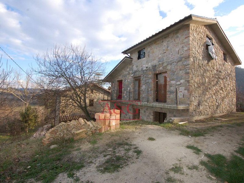 Casa Indipendente in Vendita a Amandola, 80'000€, 205 m²