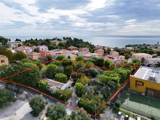 Attività commerciale in Vendita a Sirolo, 1'800'000€, 4398 m²