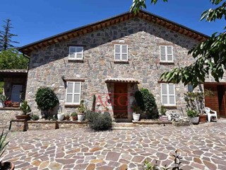 Casa Indipendente in Vendita a Amandola, 185'000€, 162 m²