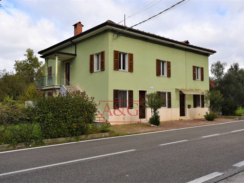 Appartamento in Vendita a Smerillo, 80'000€, 200 m²