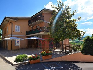 Appartamento in Vendita a Monsampietro Morico, 75'000&euro;, 180 m²