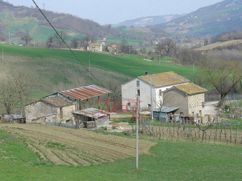 Rustico in Vendita a Amandola, 260'000€, 524 m²