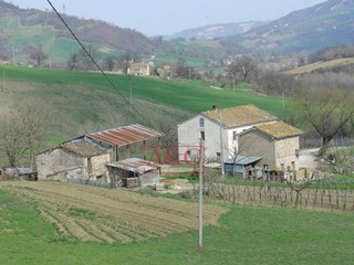 Rustico in Vendita a Amandola, 260'000€, 524 m²