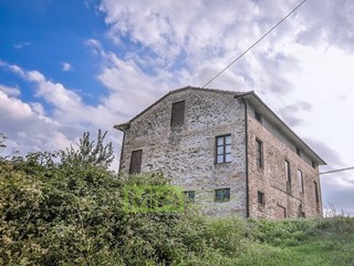 Rustico in Vendita a Montelparo, 120'000€, 400 m², con Box