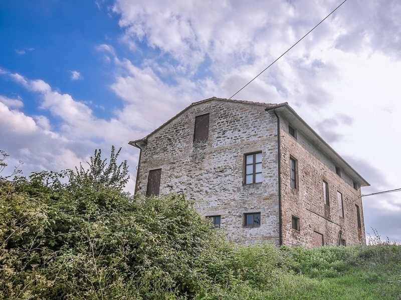 Rustico in Vendita a Montelparo, 120'000&euro;, 400 m², con Box