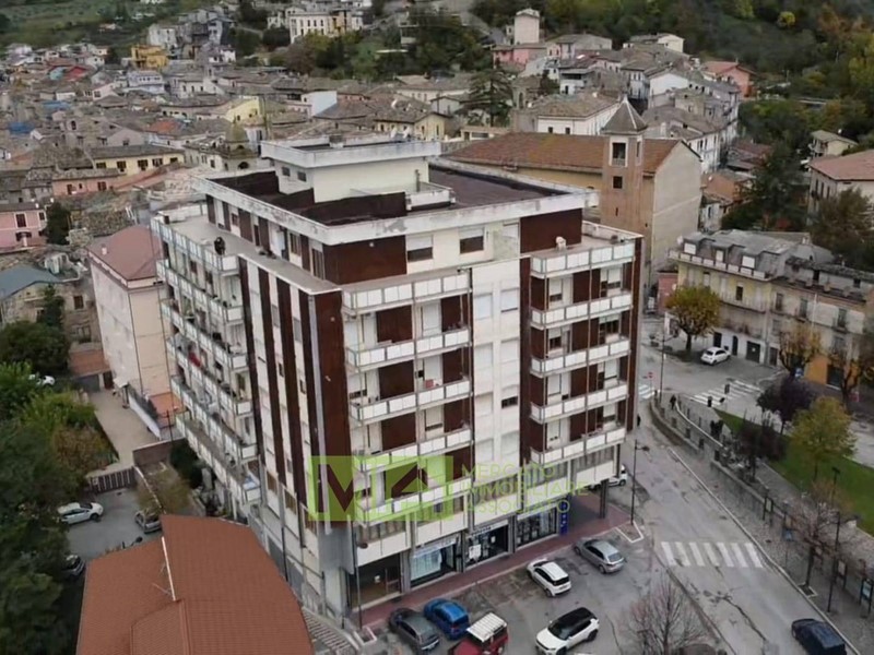 Appartamento in Vendita a Montorio al Vomano, 240'000€, 210 m²