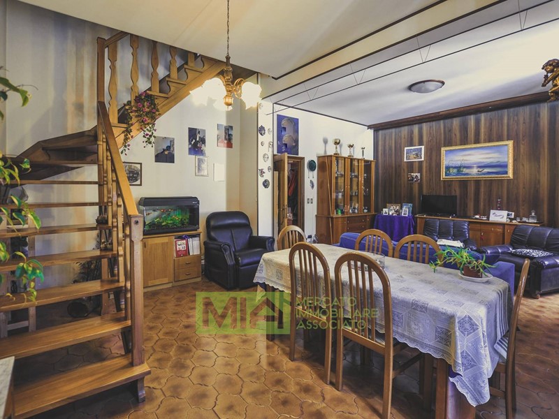 Appartamento in Vendita a Comunanza, 130'000€, 125 m²