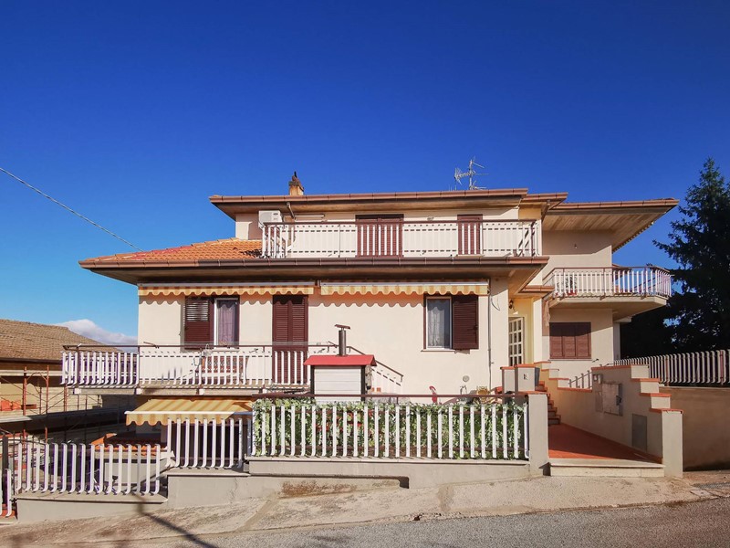 Appartamento in Vendita a Amandola, 115'000&euro;, 84 m²