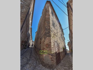 Casa Indipendente in Vendita a Montedinove, 250'000€, 250 m²